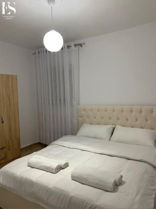 Es Apartment Tiranë Luaran gambar