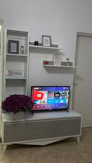 Es Apartment Tiranë Luaran gambar