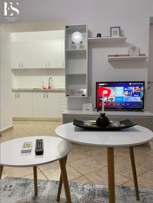Es Apartment Tiranë Luaran gambar